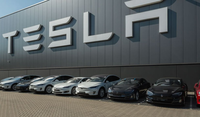 Le PDG de Tesla annonce la finalisation de sa 1ʳᵉ voiture totalement électrique et autonome