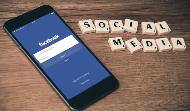 Vendeurs et entrepreneurs : Comment trouver des clients sur Facebook ?