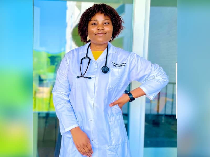 Classement : Une jeune togolaise dans le Top 100 des meilleurs médecins du monde