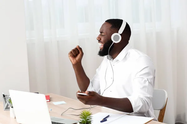 Les cinq (5) pouvoirs des podcasts dans votre parcours entrepreneurial !