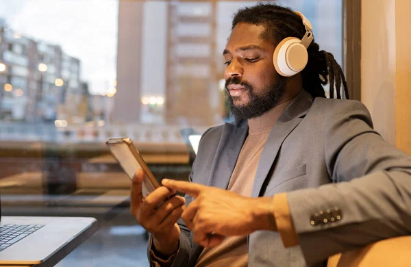 Les cinq (5) pouvoirs des podcasts dans votre parcours entrepreneurial !