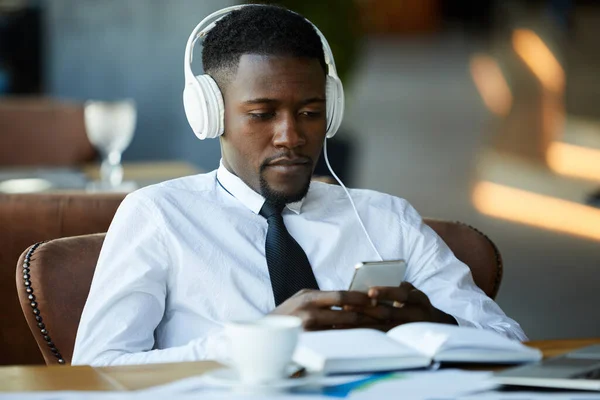 Les cinq (5) pouvoirs des podcasts dans votre parcours entrepreneurial !